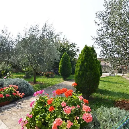 Garden Apartment Maria Vrsar Exterior photo