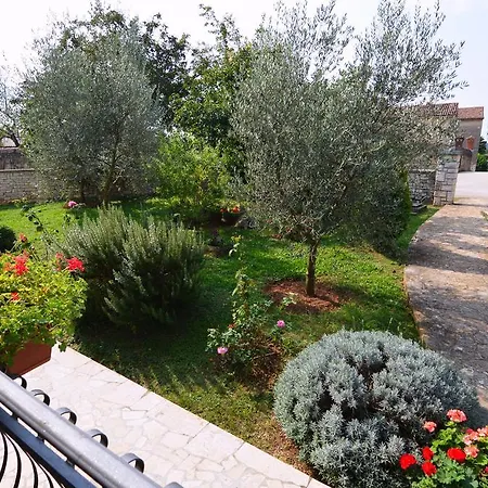 Garden Apartment Maria Vrsar Exterior photo